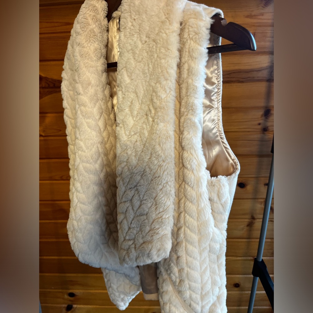 Jou Jou gorgeous cream Faux fur vest Size L